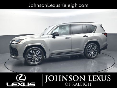 Used 2023 Lexus LX 600 4WD w/ Appearance Package image 2