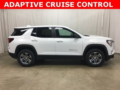 Used 2025 GMC Terrain Elevation image 2