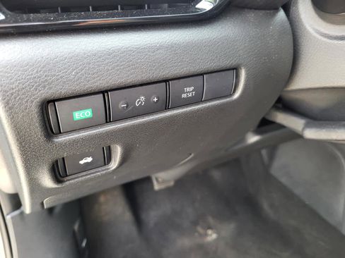 Used 2024 Nissan Sentra SV FWD image 17