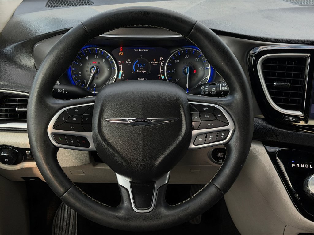 Used 2022 Chrysler Pacifica Touring-L FWD image 21