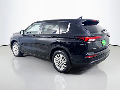 Used 2023 Mitsubishi Outlander ES image 7