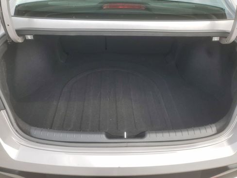 Used 2025 Hyundai Elantra Limited FWD image 25