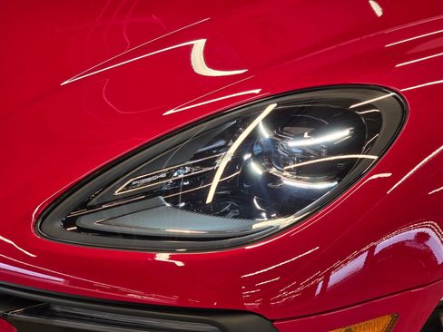 New 2026 Porsche Macan Base image 24