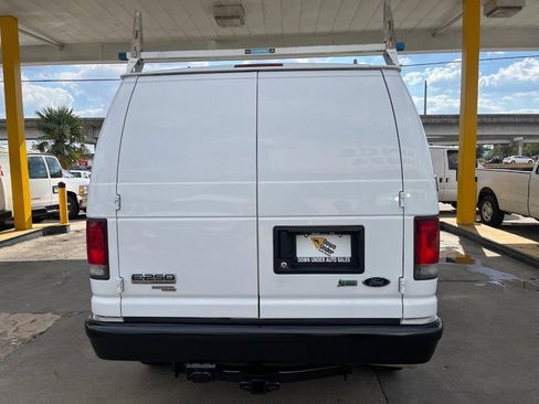 Used 2014 Ford E-250 and Econoline 250 image 2