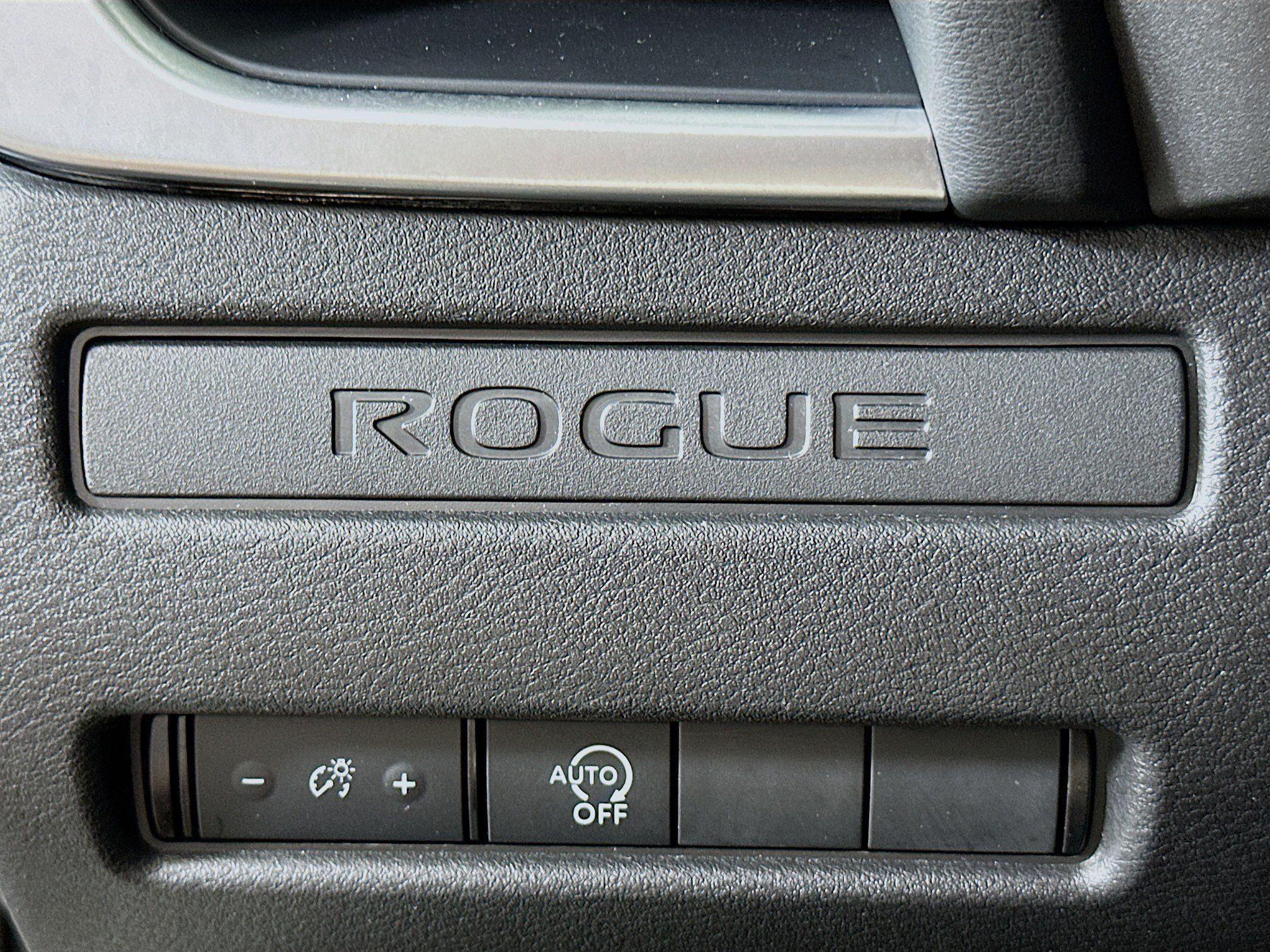 Used 2024 Nissan Rogue S AWD/4WD image 17