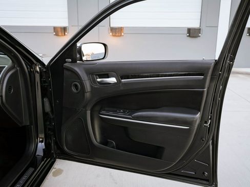 Used 2014 Chrysler 300 C image 18