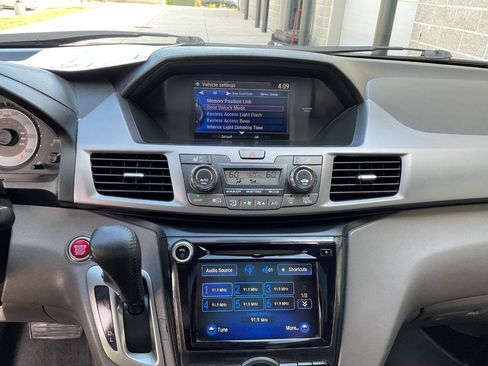 Used 2014 Honda Odyssey Touring Elite image 25