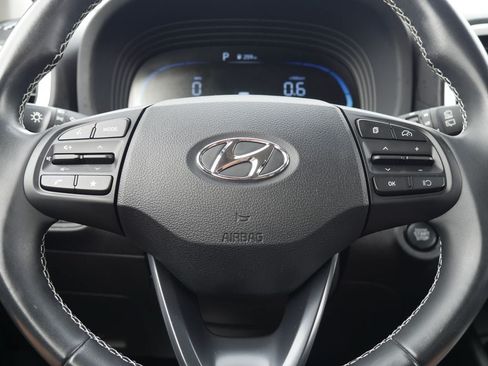 Used 2023 Hyundai Venue Limited FWD image 36