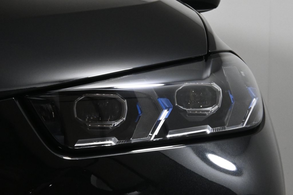 Used 2026 BMW X5 xDrive40i w/ M Sport Package AWD/4WD image 11
