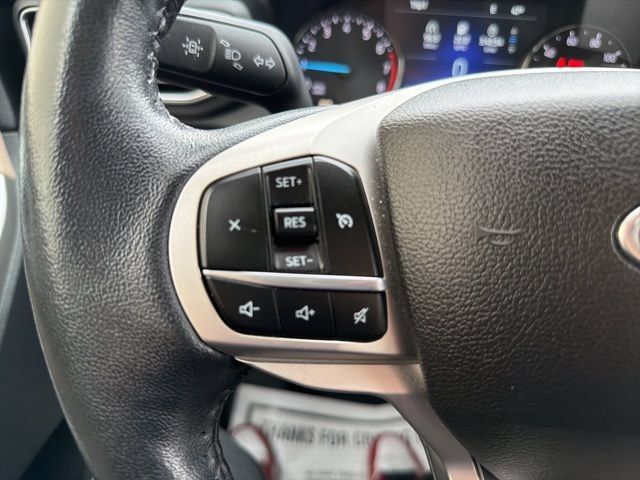 Used 2022 Ford Explorer XLT w/ Equipment Group 202A AWD/4WD image 16