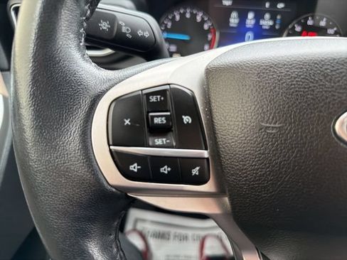 Used 2022 Ford Explorer XLT w/ Equipment Group 202A AWD/4WD image 16