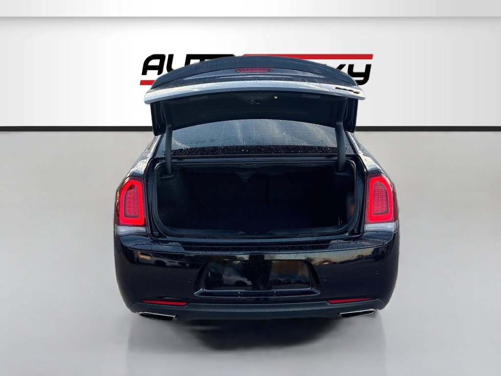 Used 2022 Chrysler 300 S RWD image 27