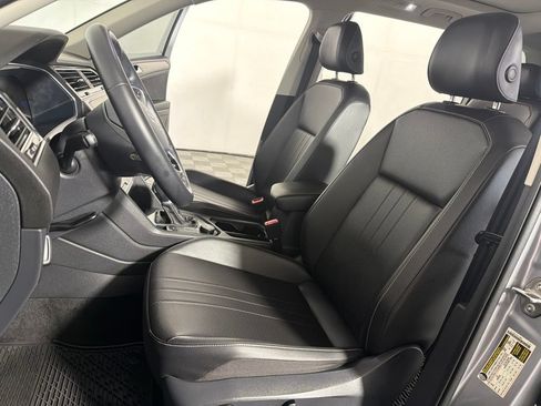 Used 2024 Volkswagen Tiguan SE w/ Panoramic Sunroof Package AWD/4WD image 10