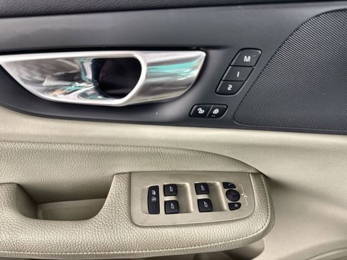 Used 2022 Volvo S60 B5 Momentum w/ Advanced Package image 15