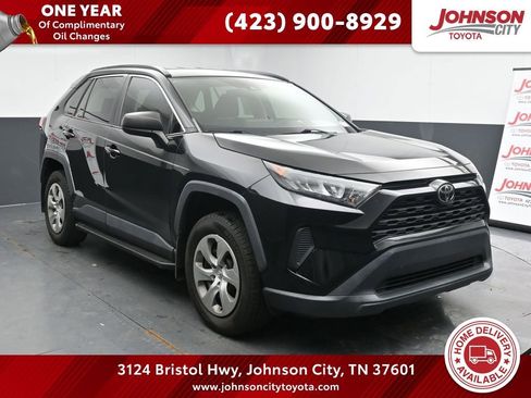Used 2021 Toyota RAV4 LE image 1