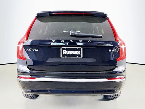 Certified 2025 Volvo XC90 B6 Plus image 6