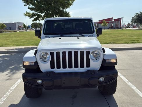 Used 2021 Jeep Gladiator Sport AWD/4WD image 2