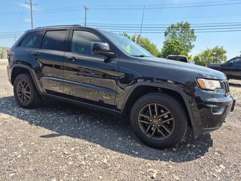 Used 2016 Jeep Grand Cherokee Laredo 75th Anniversary AWD/4WD image 4