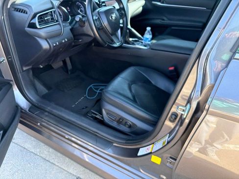 Used 2019 Toyota Camry XLE FWD image 3