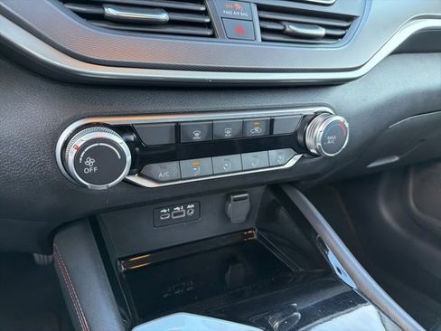 Used 2024 Nissan Altima 2.5 SR image 17