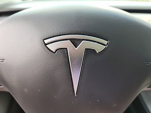 Used 2022 Tesla Model Y Performance image 38