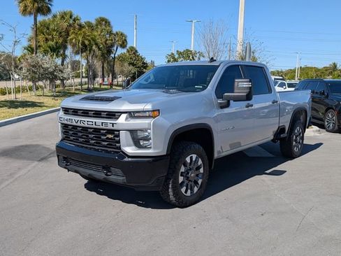 Used 2021 Chevrolet Silverado 2500 Custom w/ Custom Value Package image 3