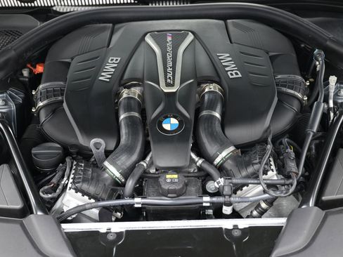 Used 2018 BMW M550i xDrive image 97