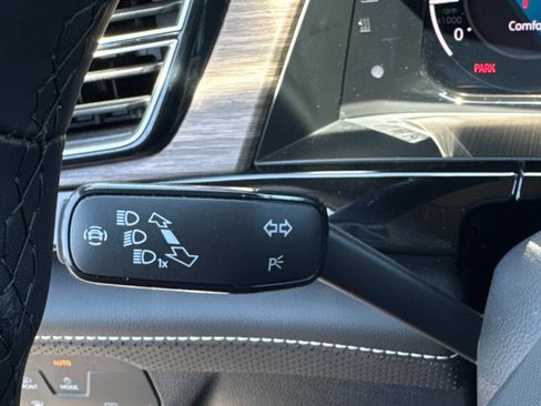 Certified 2025 Volkswagen Atlas SEL Premium R-Line image 23