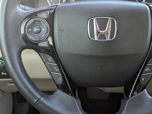 Used 2016 Honda Accord Touring image 21