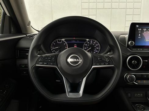 Used 2025 Nissan Sentra SV FWD image 30