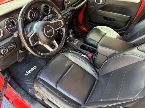 Used 2020 Jeep Wrangler Unlimited Sahara w/ Uconnect 4C Nav & Sound Group AWD/4WD image 31