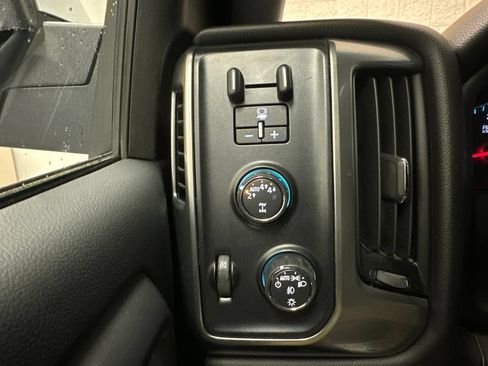 Used 2018 Chevrolet Silverado 1500 LT w/ All Star Edition AWD/4WD image 37