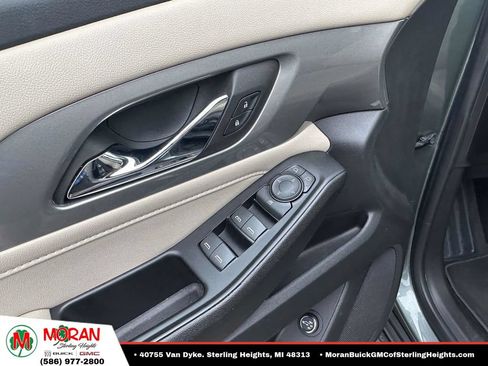 Used 2023 Chevrolet Traverse LT FWD image 17
