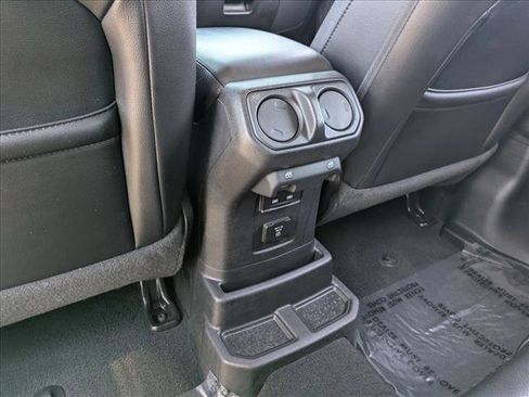 Used 2021 Jeep Wrangler Unlimited Sahara image 16