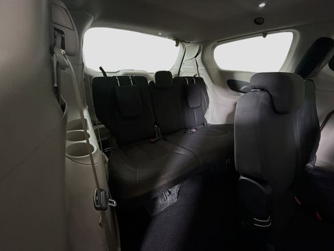 Used 2018 Chrysler Pacifica Touring Plus w/ Tire & Wheel Group image 41