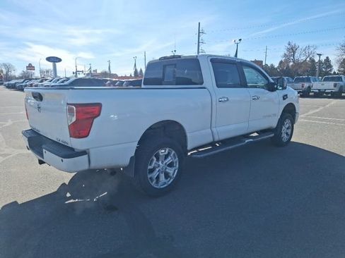 Used 2018 Nissan Titan SV image 11