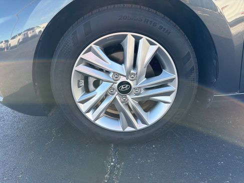 Used 2020 Hyundai Elantra SEL image 9