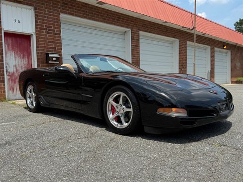 Used 2002 Chevrolet Corvette Convertible w/ Preferred Equipment Group1 image 25