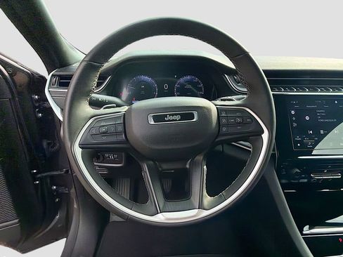 Used 2024 Jeep Grand Cherokee Altitude image 37