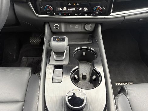 Used 2023 Nissan Rogue SL w/ SL Premium Package image 19