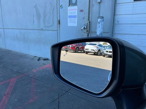 Used 2025 Nissan Versa SV image 18