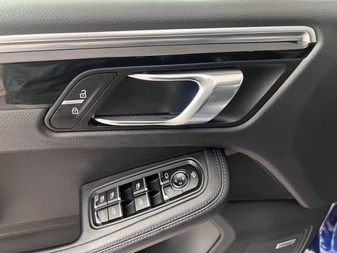 Used 2023 Porsche Macan Turbo AWD/4WD image 27