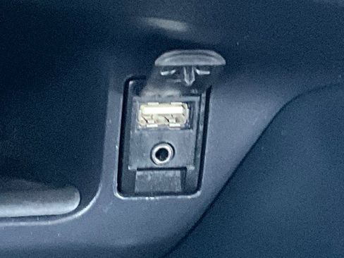 Used 2019 Toyota C-HR LE image 21