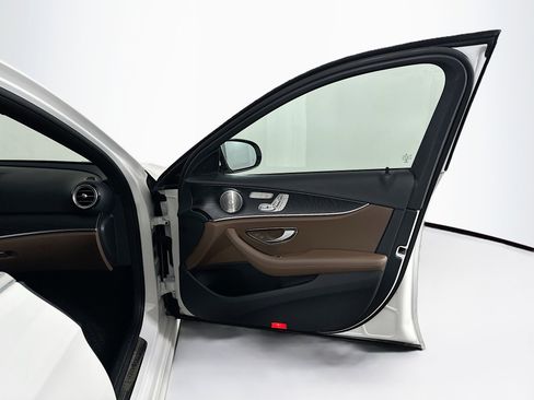 Used 2021 Mercedes-Benz E 350 4MATIC Sedan image 33