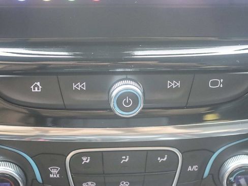 Used 2023 Chevrolet Traverse RS image 33