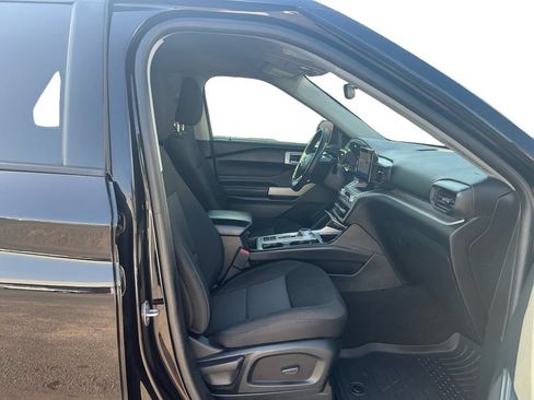 Certified 2023 Ford Explorer XLT RWD image 22