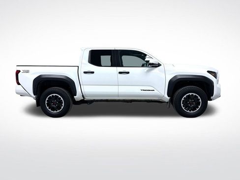 Used 2024 Toyota Tacoma TRD Off-Road image 2