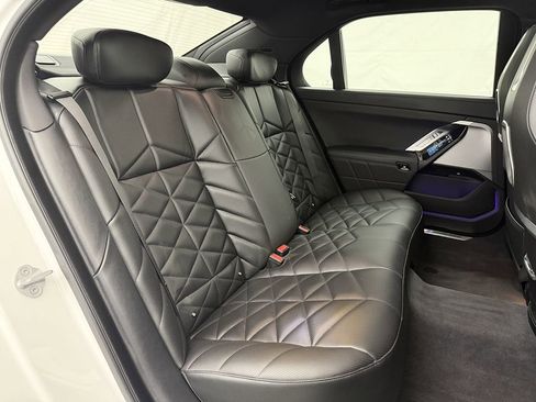 Used 2025 BMW 740i xDrive image 76