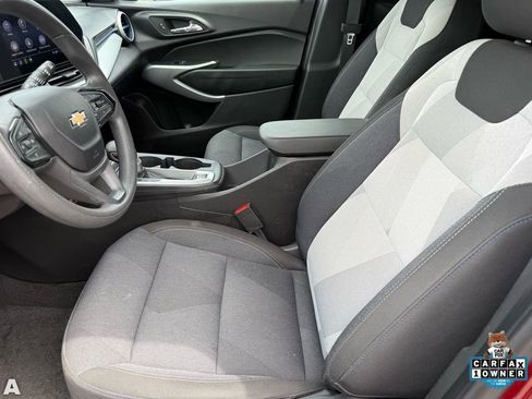 Used 2025 Chevrolet Trax LS image 9