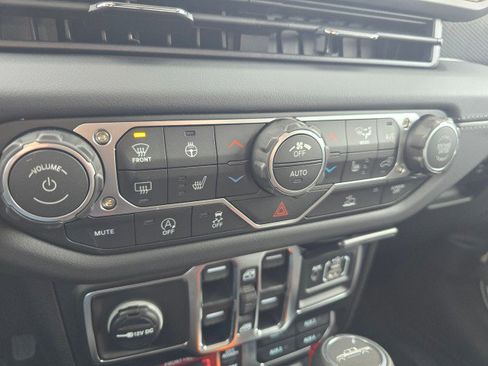 Certified 2025 Jeep Gladiator Rubicon w/ Convenience Group image 35